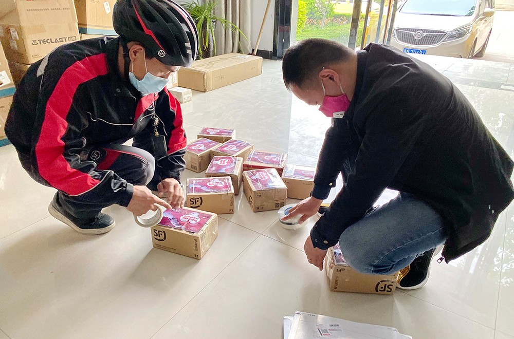 寰爍向韓國伙伴捐贈防疫口罩 (2).jpg